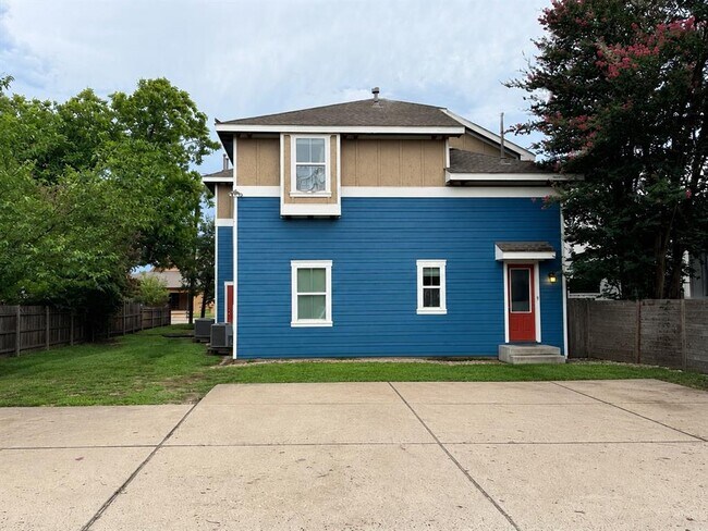 Foto del edificio - 4420 Red River St