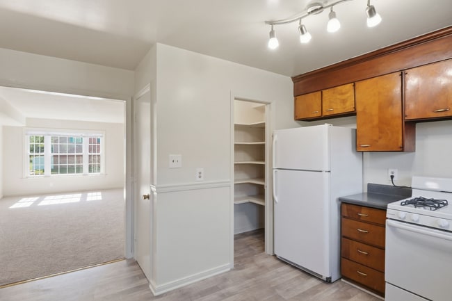 Building Photo - Townhouses of Chesterfield II