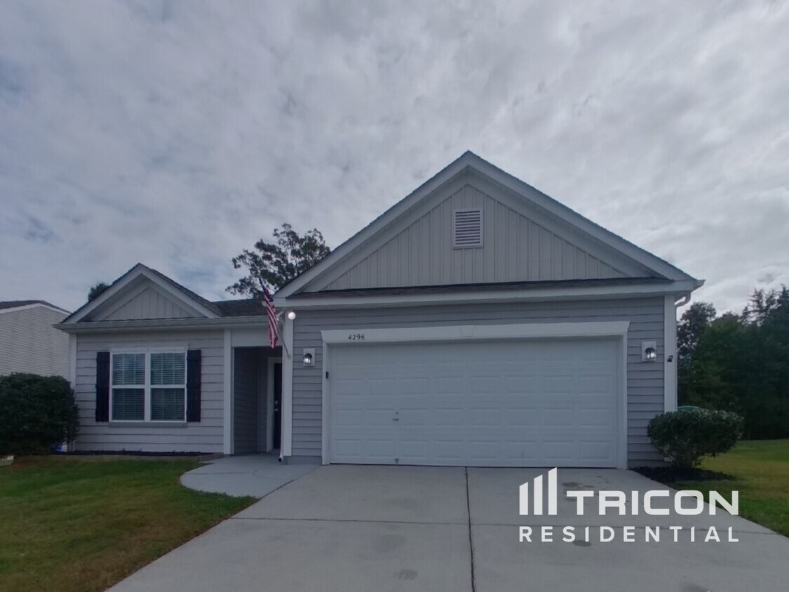 Foto principal - 4296 Tucker Chase Drive
