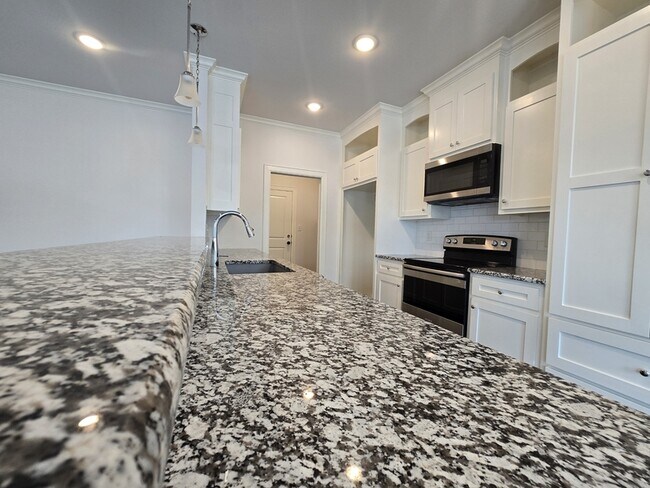 Foto del edificio - 823 Lindsey Ln
