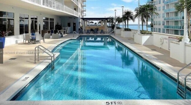 Foto del edificio - 1200 Brickell Bay Dr