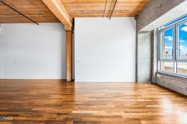 Building Photo - 530 S Hewitt St