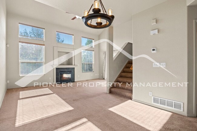 Foto del edificio - Beautiful 4-bedroom, 3.5-bath home with oversized 2 car garage, AC and enclosed back yard