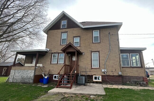 Building Photo - 472 Clark St