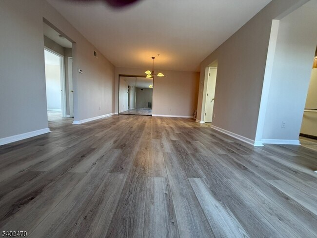 Foto del edificio - 97 Crestview Ln