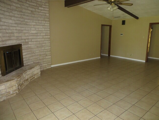 Foto del edificio - 2313 Dover Rd