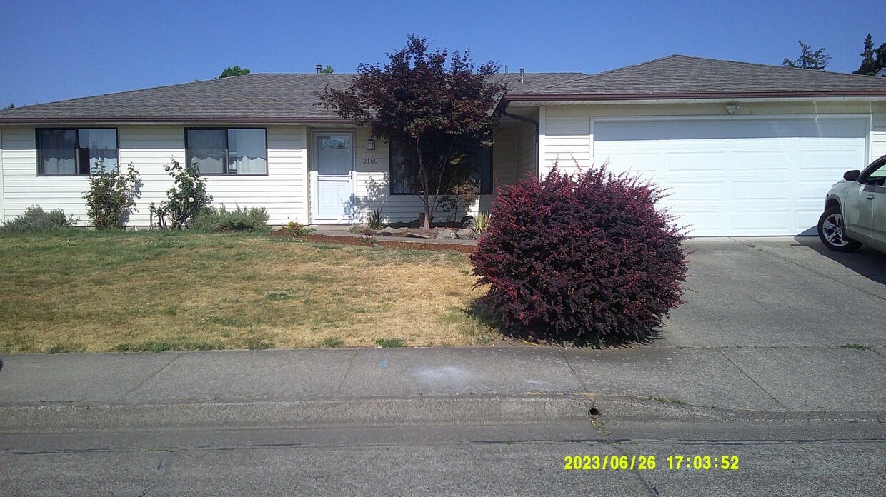 Primary Photo - 2169 SE Madison St