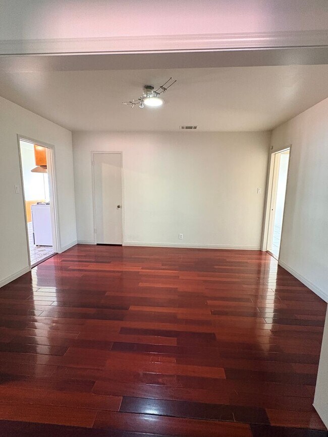 Foto del edificio - beautiful 4 bedroom 4 baths in West covina. Must see!