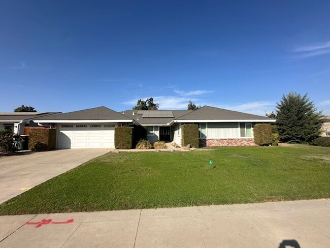 Building Photo - Great corner home for rent right by Crestw...