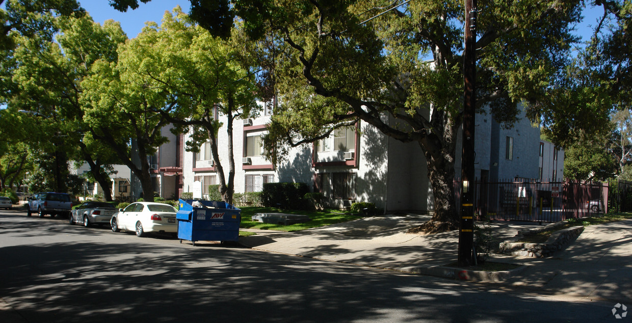 Primary Photo - Wright Avenue Apartments