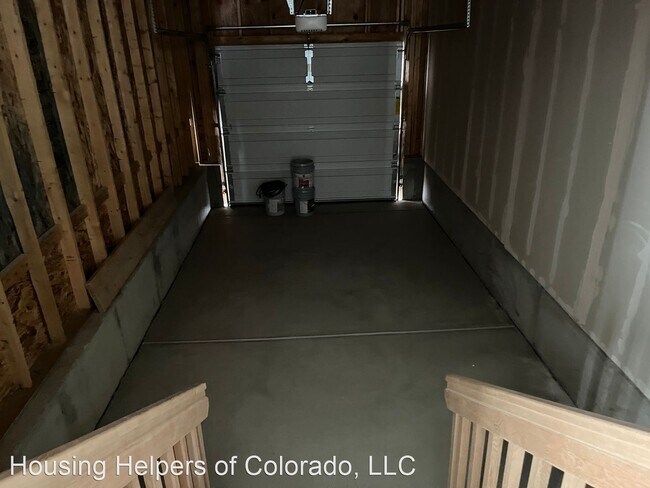 Building Photo - 2 br, 2.5 bath House - 825 Great Plains Av...