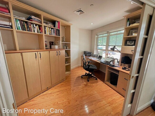 Building Photo - 2 br, 2 bath House - 30 Longwood Ave #102