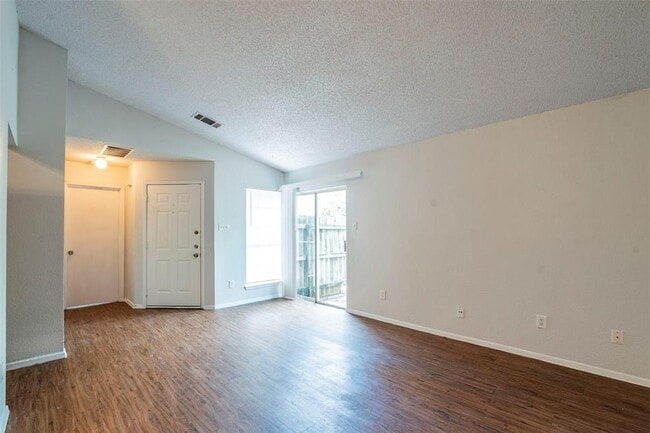 Building Photo - 514 Sierra Cove