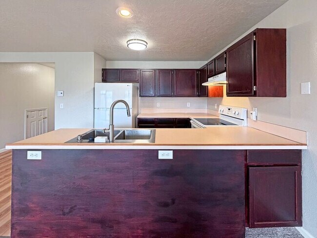 Building Photo - 780 N Cloverleaf Loop