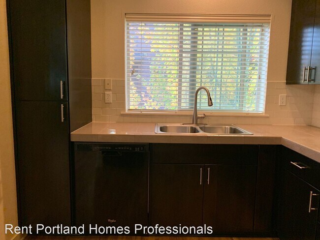 Foto del edificio - 3 br, 2.5 bath House - 642 NE Newstead Lane