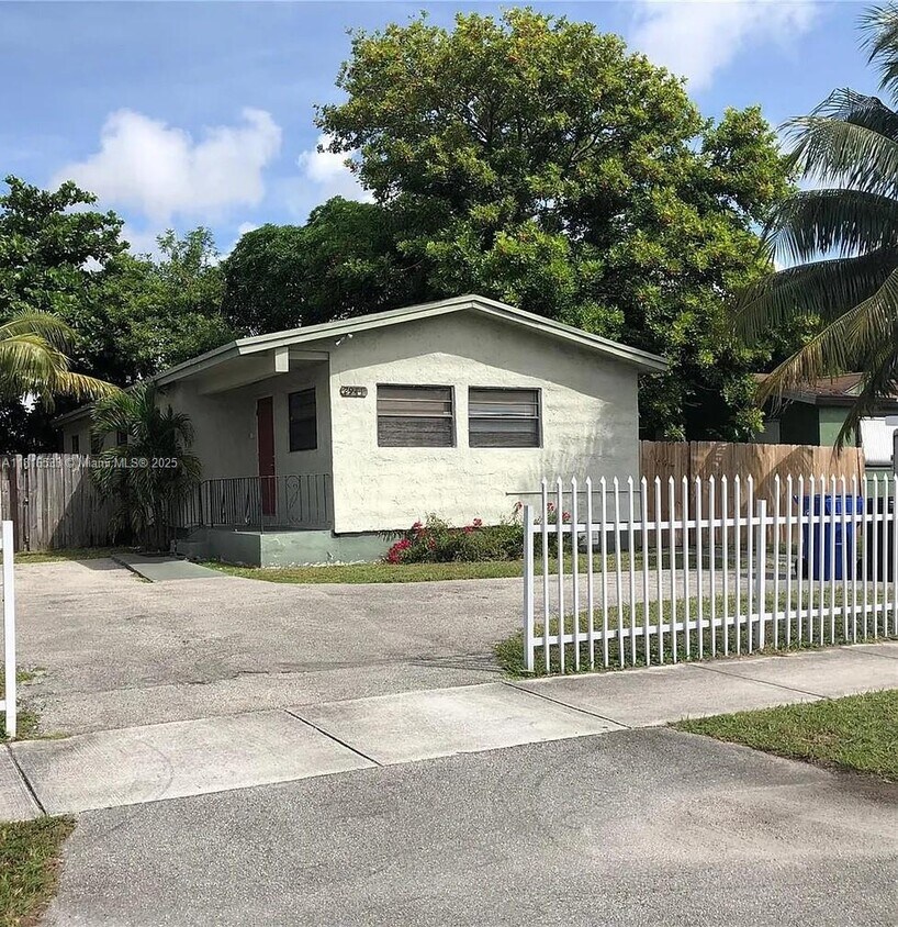 Primary Photo - 2941 NW 25th St