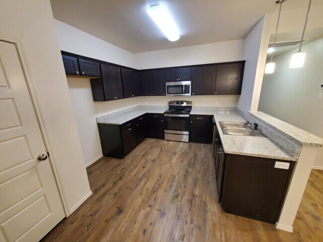 Foto del edificio - 12002 Englewood Ave