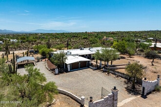 Building Photo - 6921 N Camino Verde