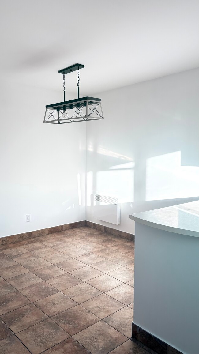 Building Photo - 330 Rue Louise-Lamy