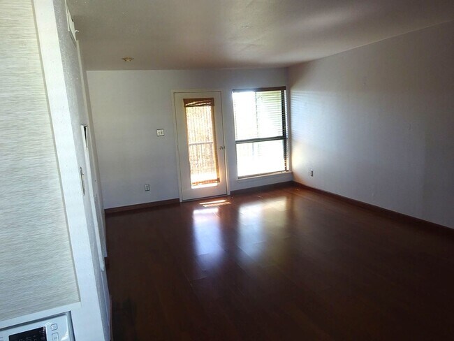 Foto del edificio - For Lease | 1 Bed, 1 Bath | 650 Sq Ft | Stratford on Baldwin Condo |