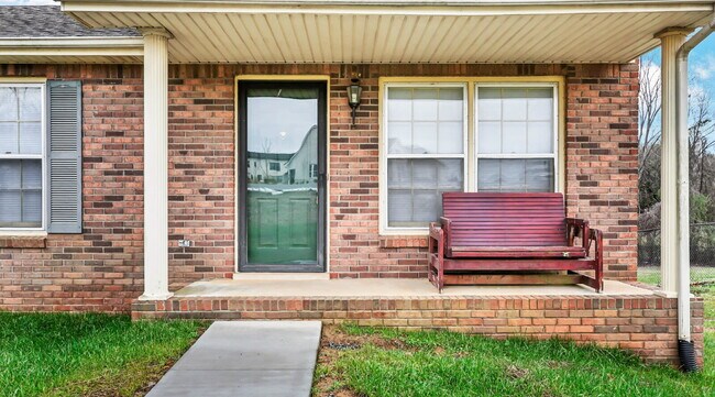 Foto del edificio - This charming rental in a convenient Clarksville location!