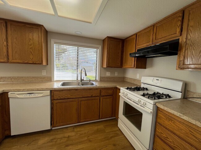 Foto del edificio - Single Level House- Rent Ready