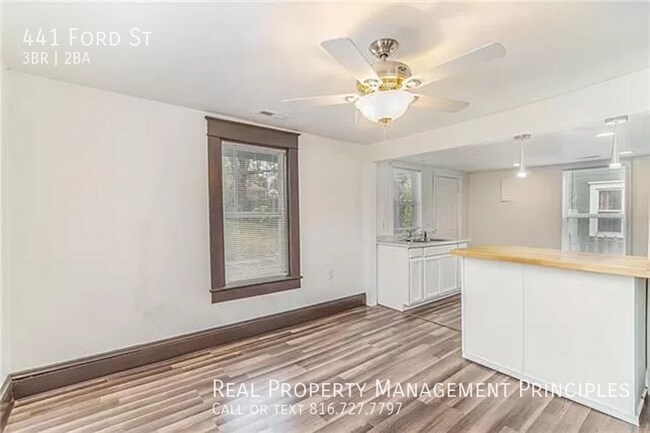 Building Photo - Recently Renovated 3 Bedroom, 1.5 Bathroom...