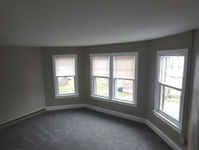 Livingroom - 802 Oak Hill Ave