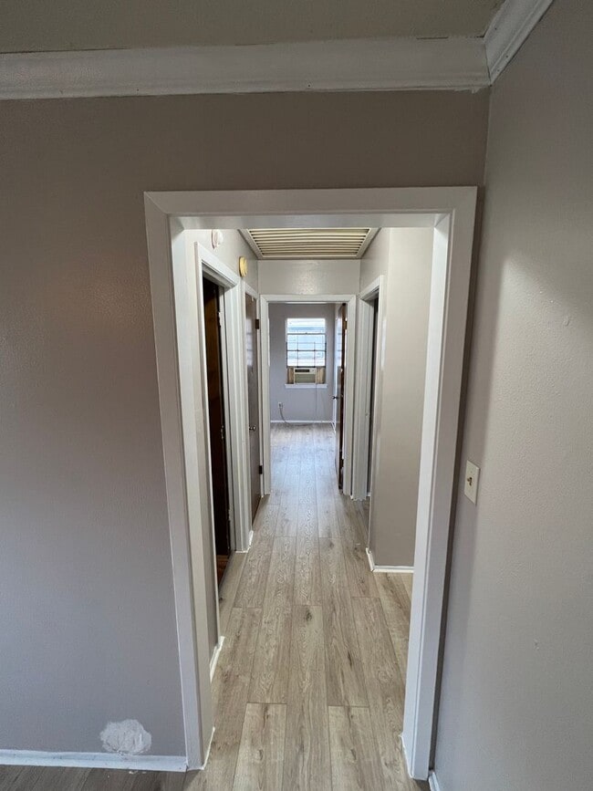Building Photo - Updated 3 bedroom!!