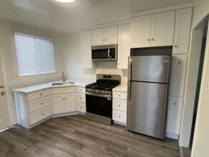 Building Photo - 5650-5652 Rocket St