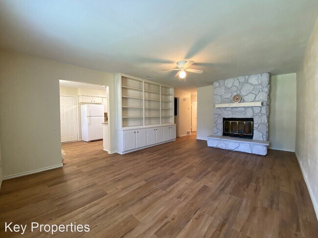 Building Photo - 3 br, 1 bath House - 4733 McCart Avenue