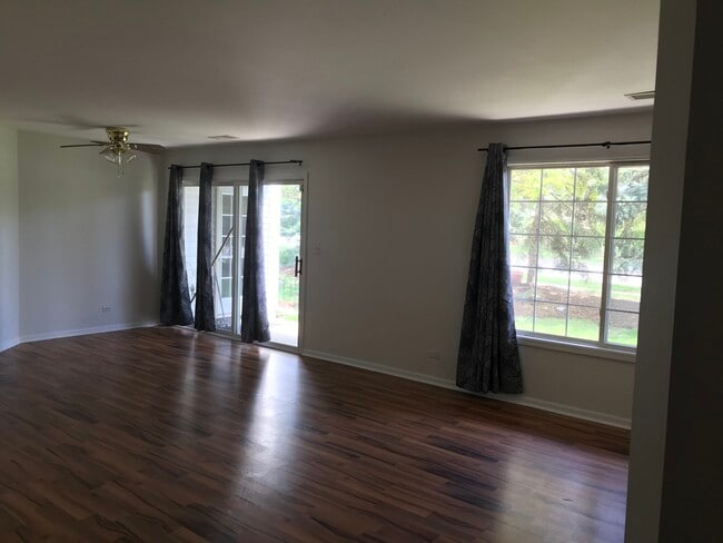Building Photo - 1545 Thornfield Ln