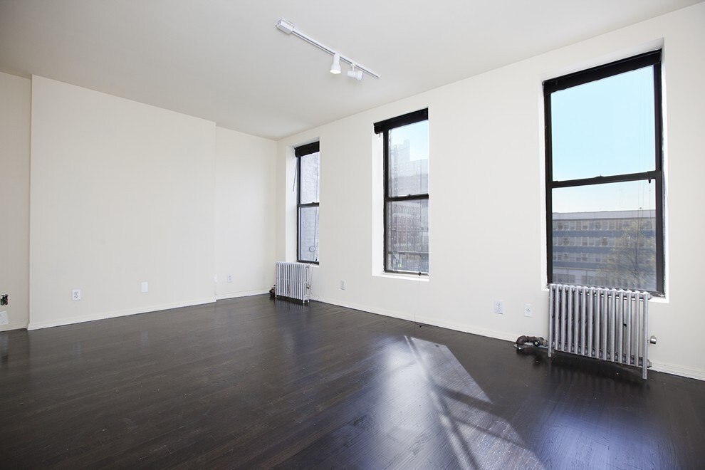Building Photo - 2289 1st Ave
