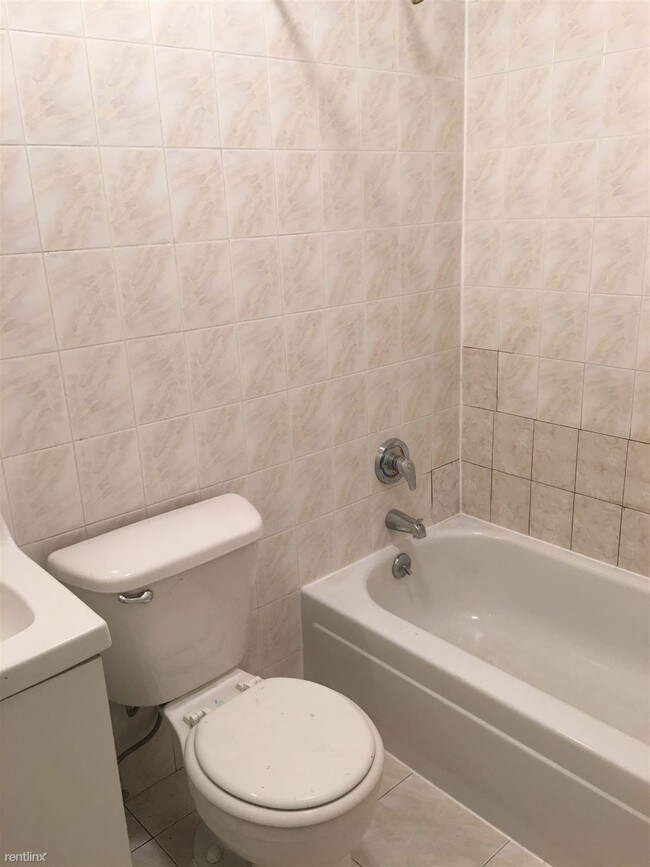Building Photo - 2 br, 1 bath Apartment - 5869 57th Rd