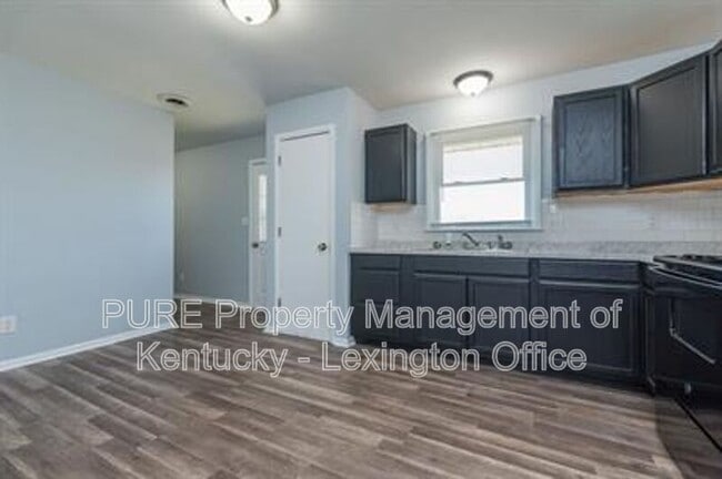 Building Photo - 3705 Claredon Dr