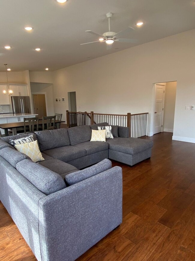 Building Photo - 5466 Sandhill Lp