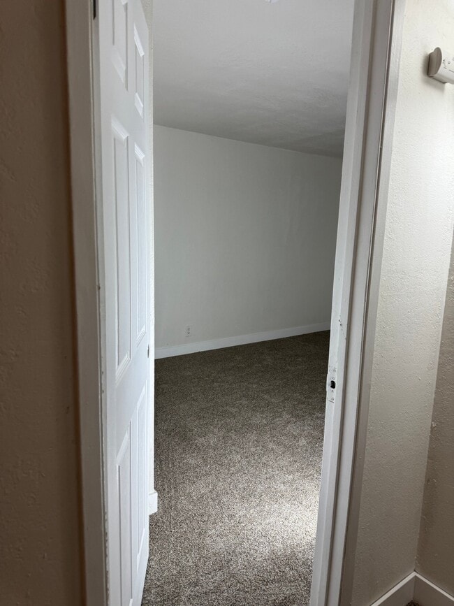 Building Photo - 111 Woodbury Cir