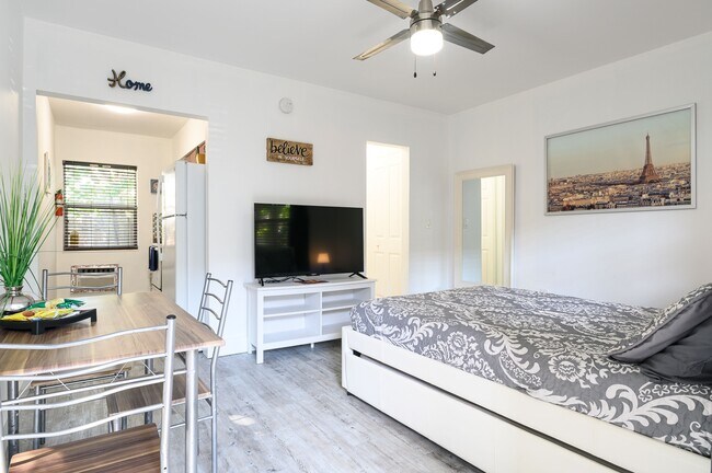 Foto del edificio - 481 NE 37th St