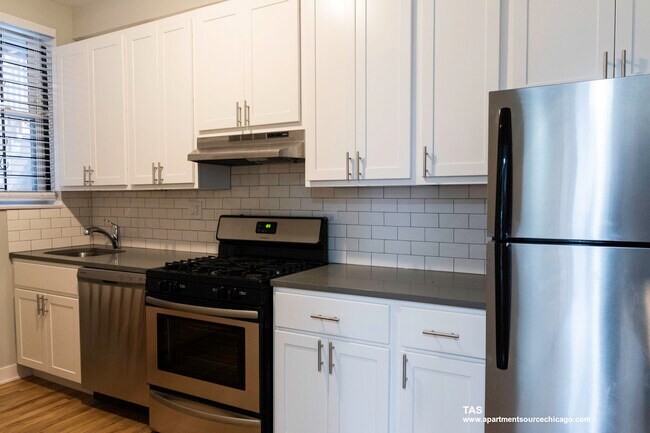 Foto del edificio - 2457 W Logan Blvd