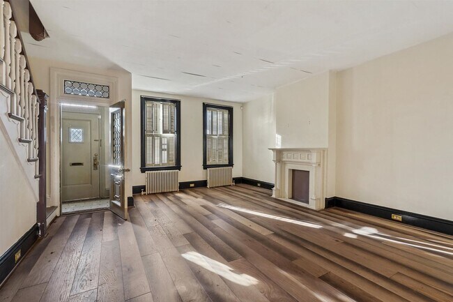 Foto del edificio - Spacious 5 Bedroom, 1.5 Bath Home in York, Pa!