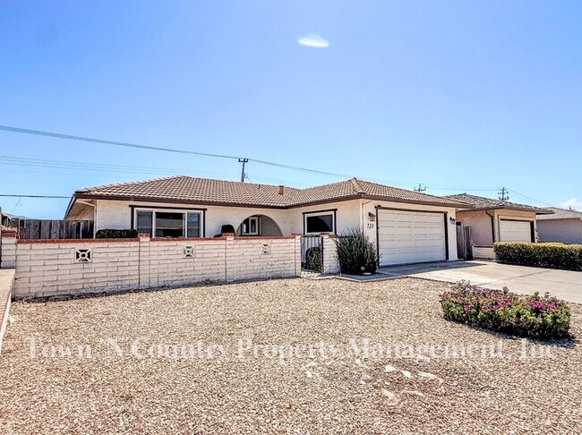 Building Photo - 732 La Mesa Dr