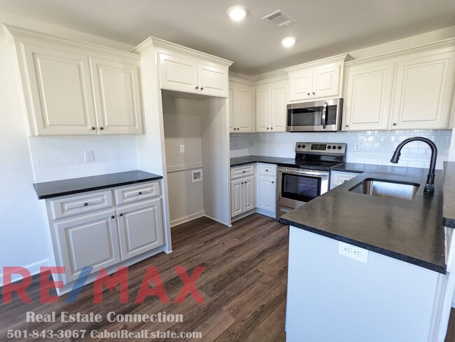 Building Photo - Sorry No Pets and No Smoking Permitted