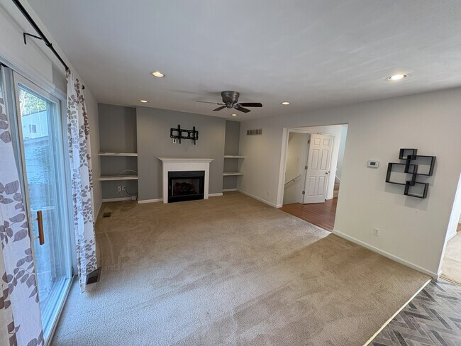 living room - 2562 Creve Coeur Dr