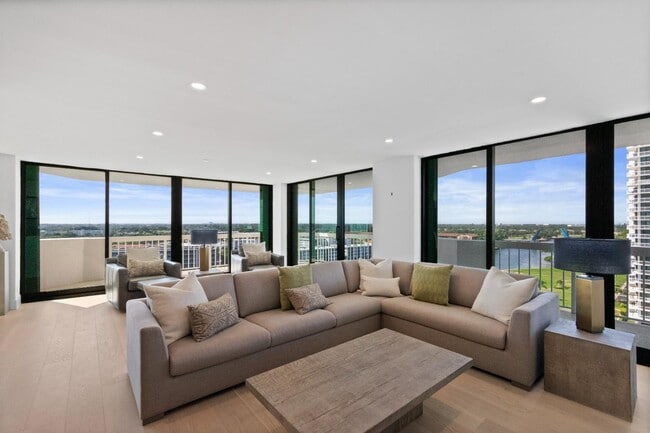 Foto del edificio - 115 Lakeshore Dr