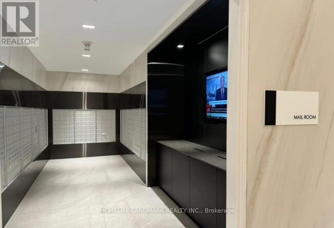 Building Photo - 319 Jarvis St