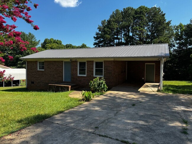 Foto del edificio - Single Family House in Cleveland County, NC (Shelby, NC)