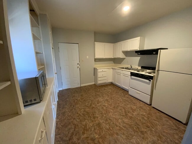 Building Photo - 1400 Bass Ave