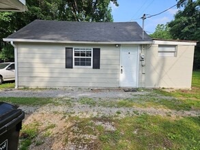 Building Photo - 714 E Bell St