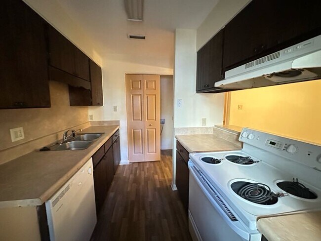 Foto del edificio - 3126 Tyndall Dr