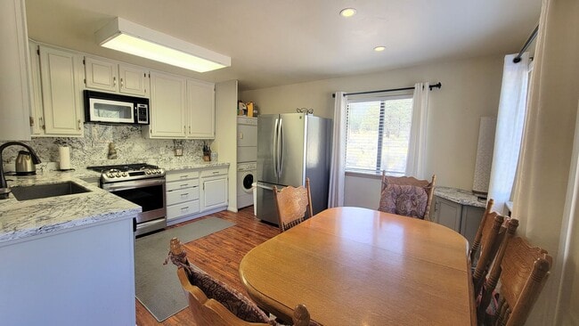 Foto del edificio - 3 Bedroom Home with Mountain Views Bordering National Forest